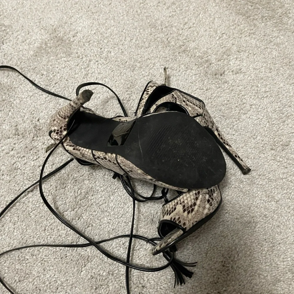 SHOES - Picture 5 of 5